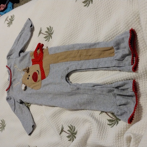 Christmas Outfit - Picture 2 of 7